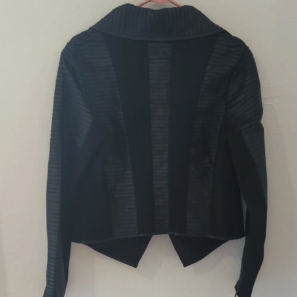 Blanc Noir Textured Black Blazer - Picture 4 of 6